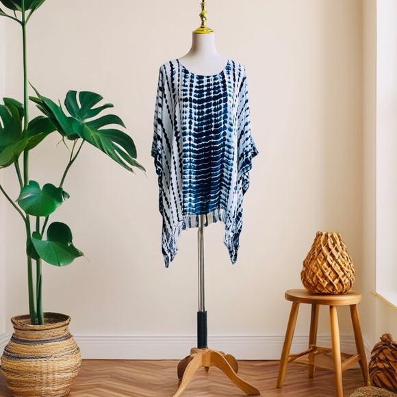 0098/ White and Navy  Blue Tie Dye  Poncho with fringed, Short Kaftan - Picture 2 of 8